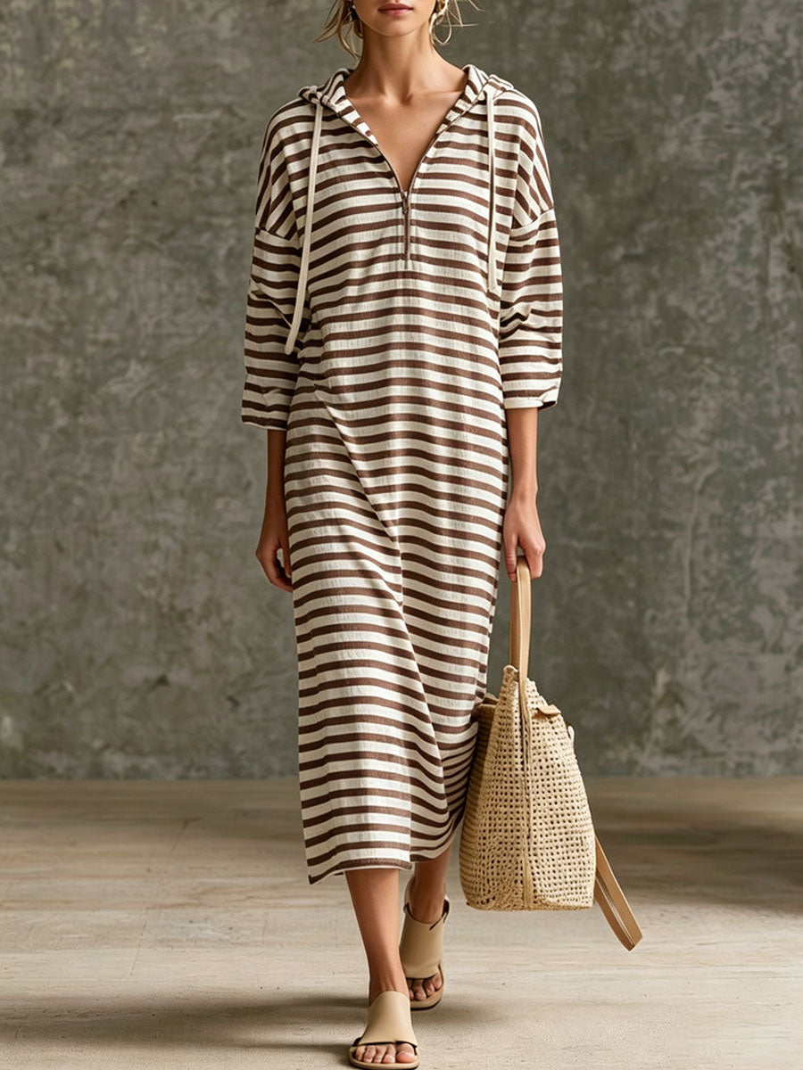 Vestido midi a rayas con capucha y media cremallera