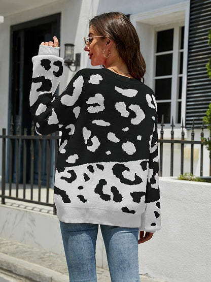 Suéter de punto con cuello redondo y estampado de leopardo elegante
