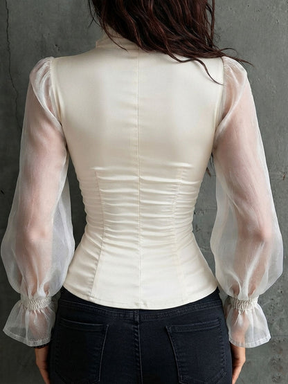 Blusa romántica con corsé y volantes