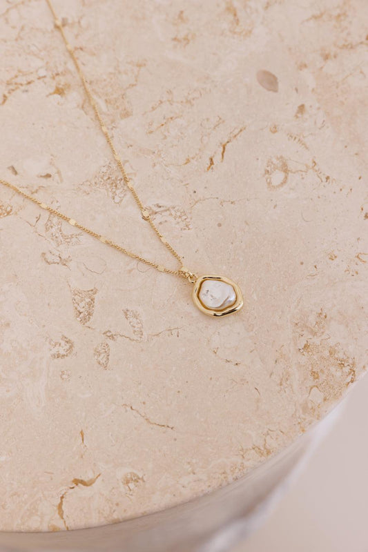 Collar único de perlas chapado en oro de 18k