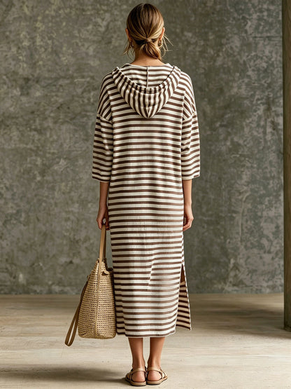 Vestido midi a rayas con capucha y media cremallera