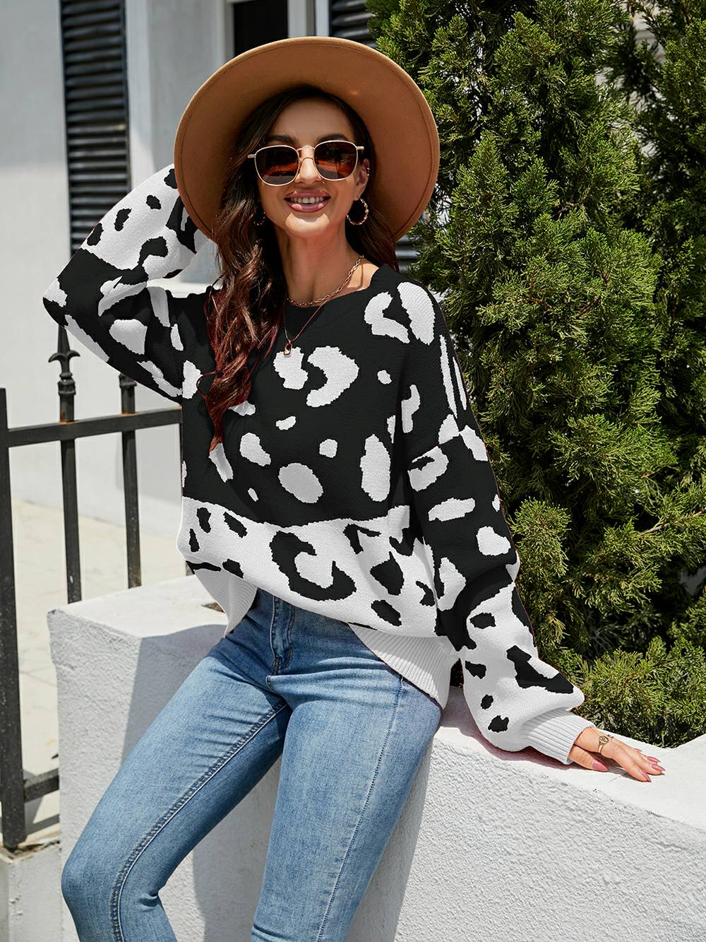 Suéter de punto con cuello redondo y estampado de leopardo elegante