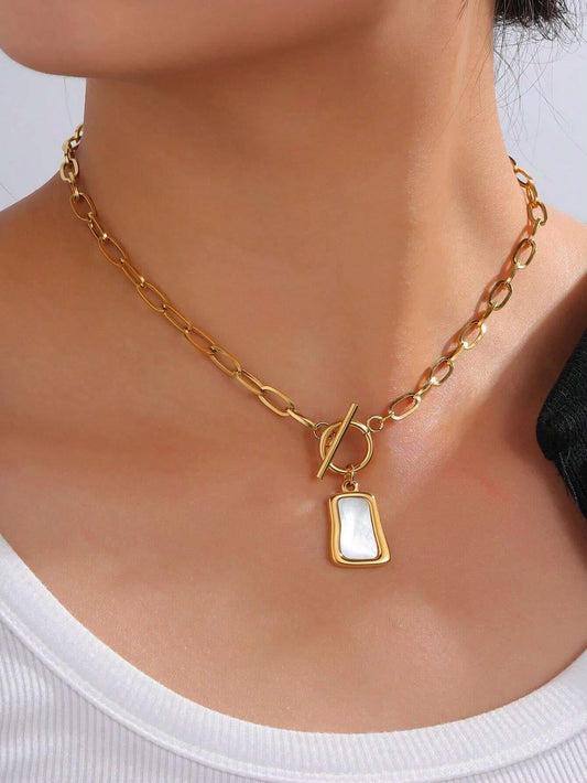 Collar cuadrado geométrico chapado en oro
