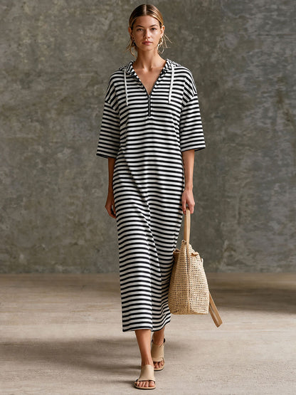 Vestido midi a rayas con capucha y media cremallera