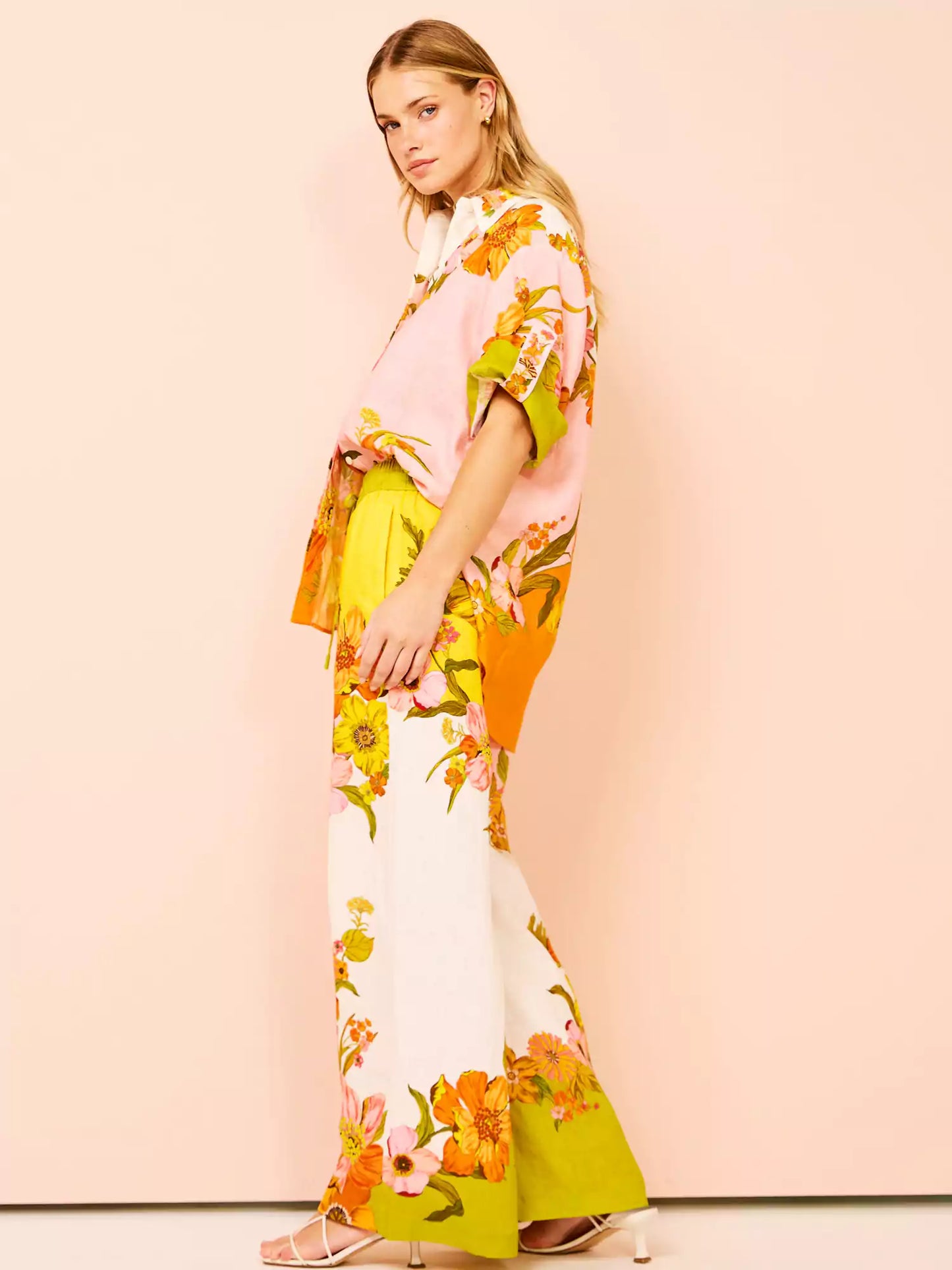 Conjunto de pantalones anchos con bolsillos y cintura elástica con estampado único