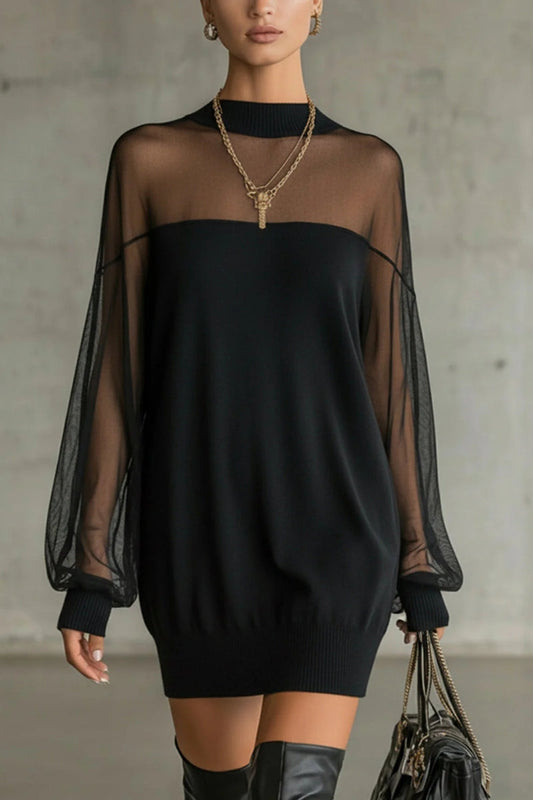 Vestido corto de cuello alto con mangas transparentes