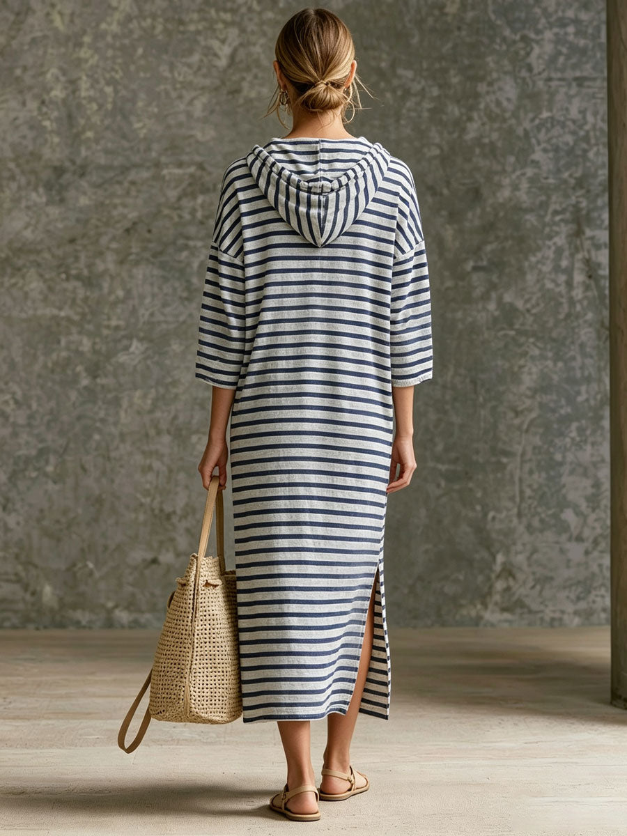 Vestido midi a rayas con capucha y media cremallera