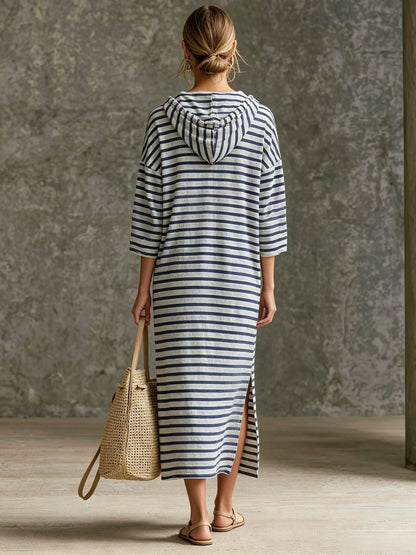 Vestido midi a rayas con capucha y media cremallera
