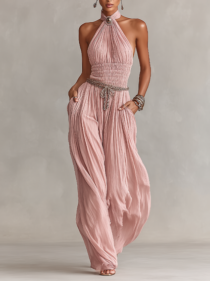 Mono plisado con cuello halter y cintura fruncida