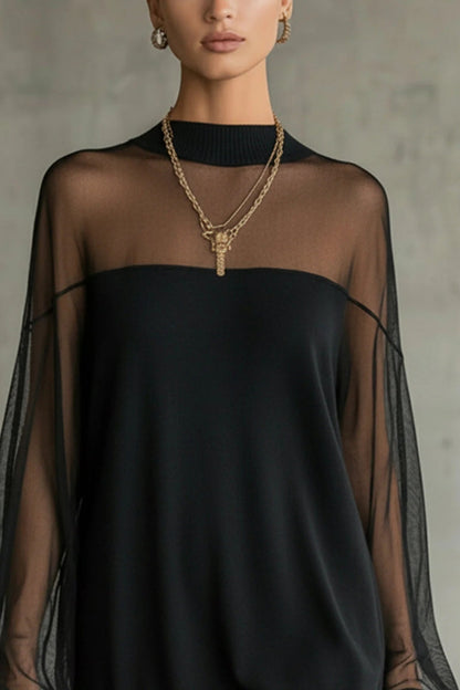 Vestido corto de cuello alto con mangas transparentes