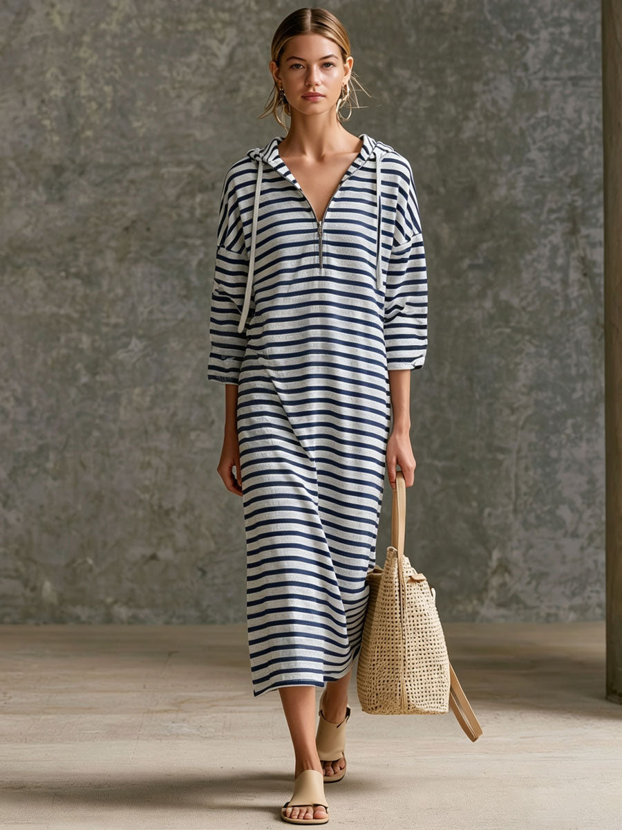 Vestido midi a rayas con capucha y media cremallera