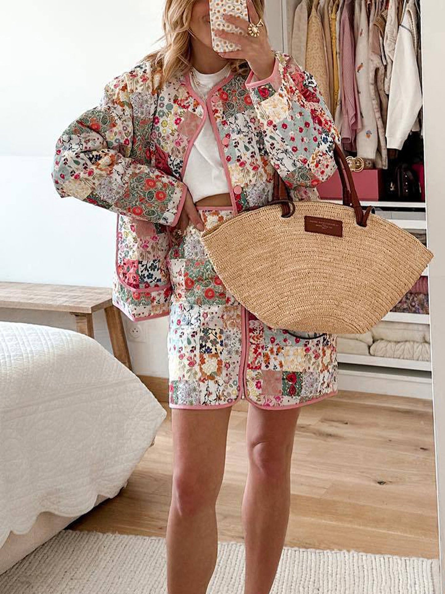 Falda acolchada con cremallera frontal y estampado de flores de patchwork
