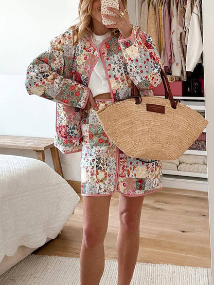 Falda acolchada con cremallera frontal y estampado de flores de patchwork