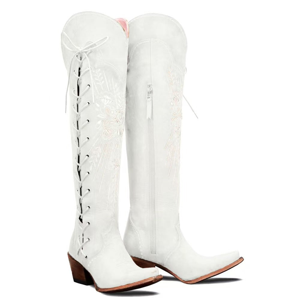 Botas vaqueras vintage bordadas con cordones de encaje