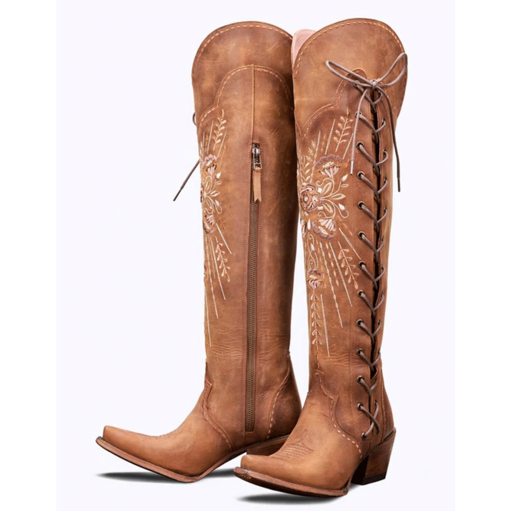 Botas vaqueras vintage bordadas con cordones de encaje
