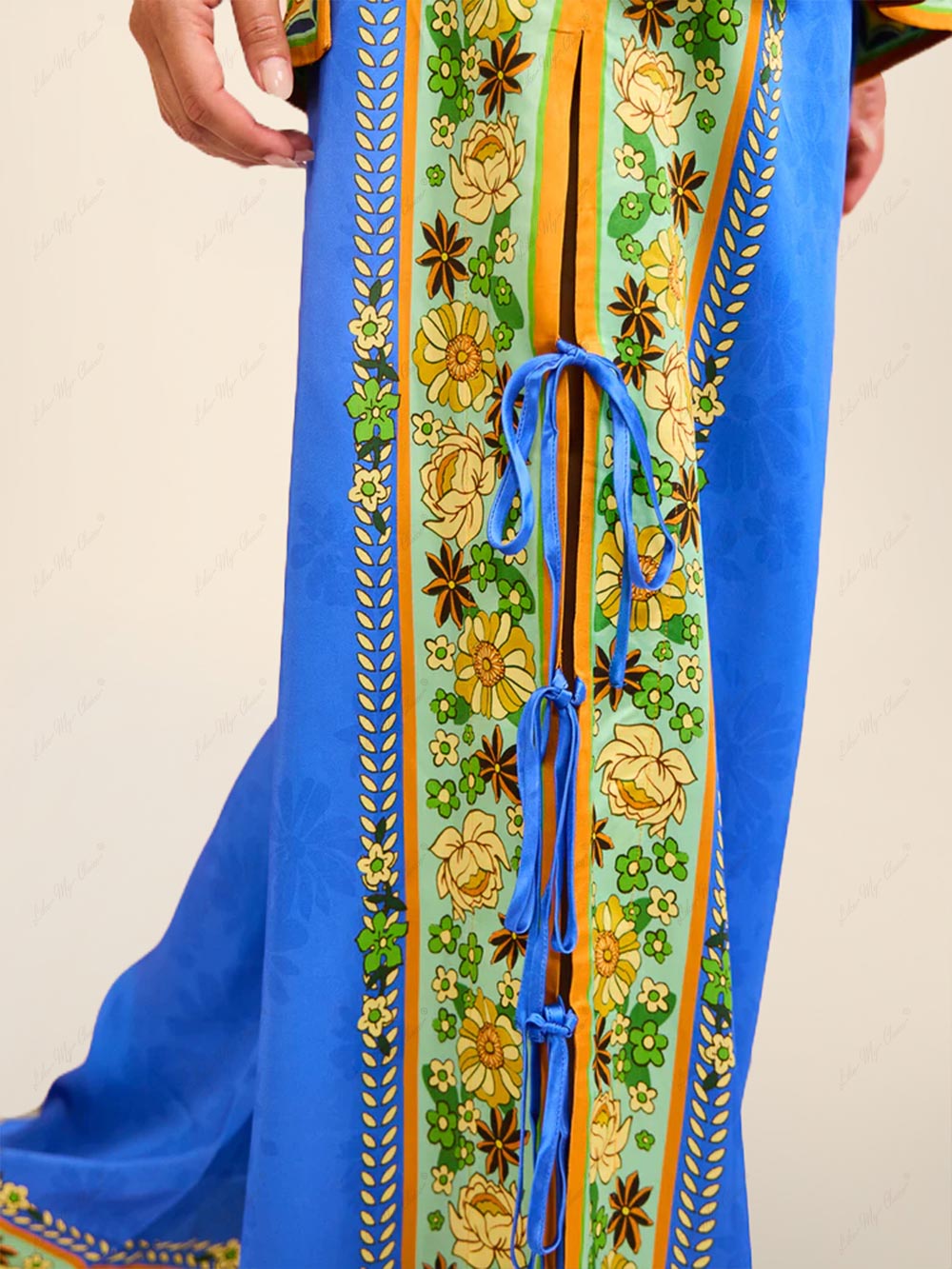 Conjunto de pantalones con mosaicos adornados