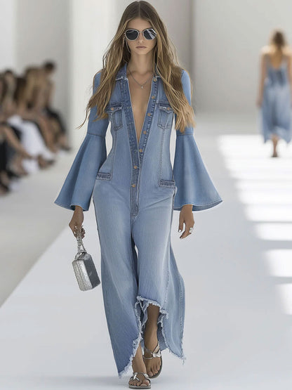 Mono casual retro azul claro de mezclilla con mangas largas acampanadas y pierna ancha con borde sin rematar