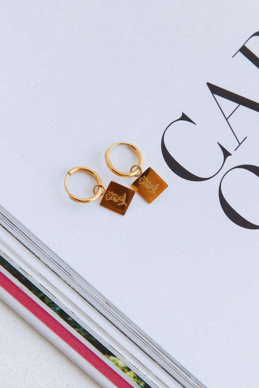 Pendientes de corazón carmesí chapados en oro de 18K oro