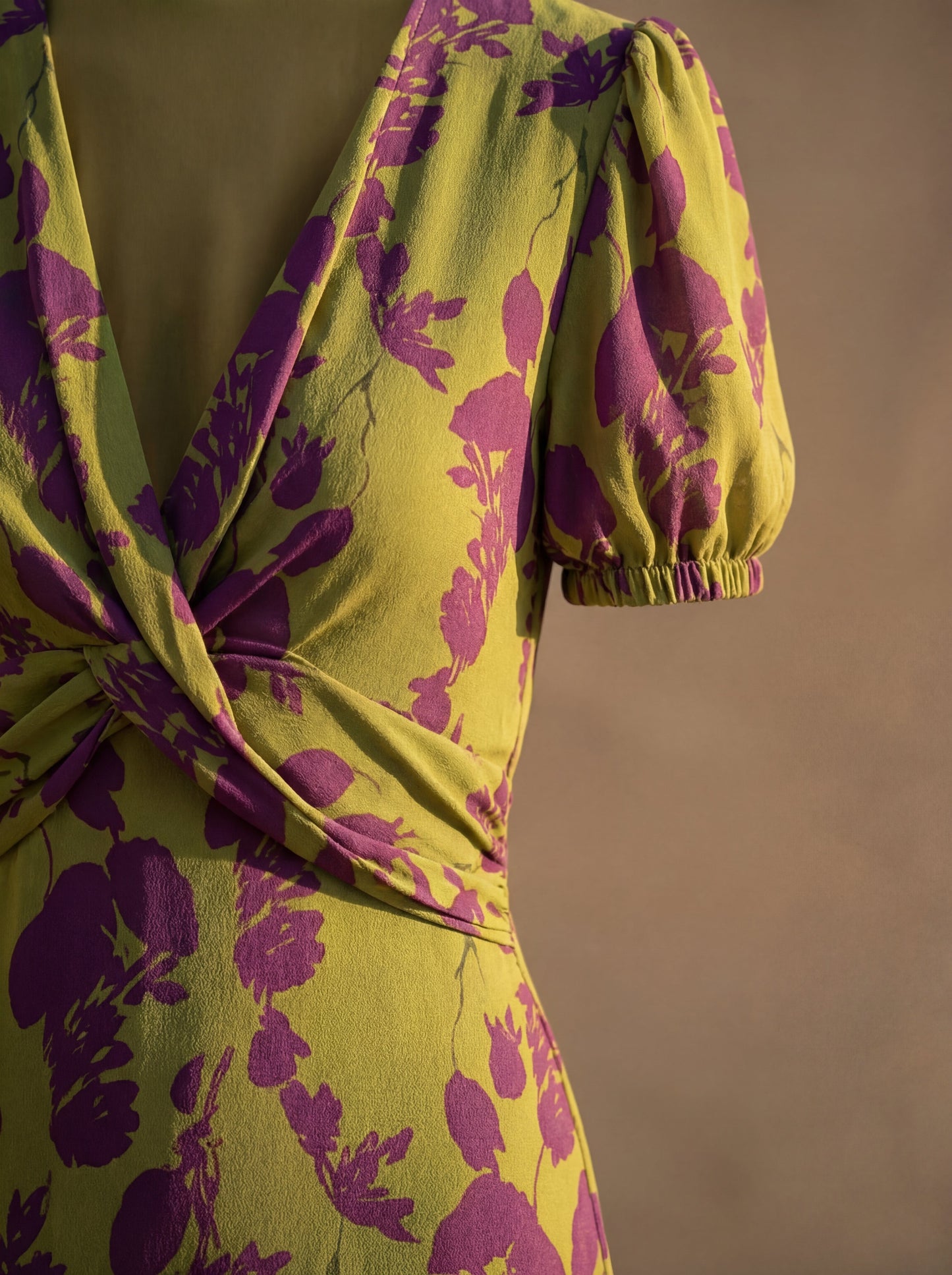 Vestido Maxi Floral de Caída Fluida y Estilo Sofisticado