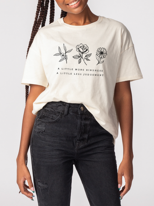 Camiseta extragrande con flor de nacimiento A Little More Kindness