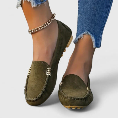 Elena | Mocasín turquesa con costuras decorativas
