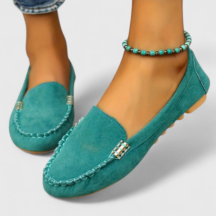 Elena | Mocasín turquesa con costuras decorativas