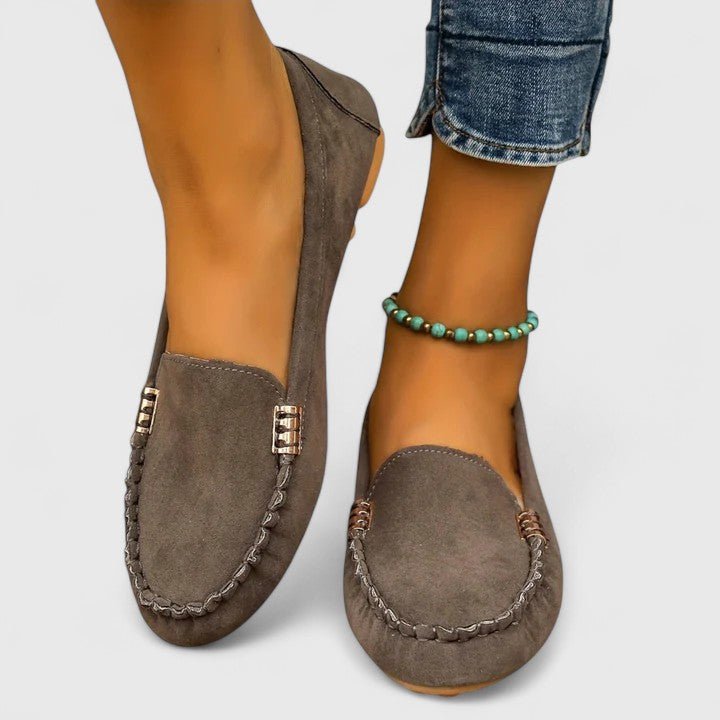 Elena | Mocasín turquesa con costuras decorativas