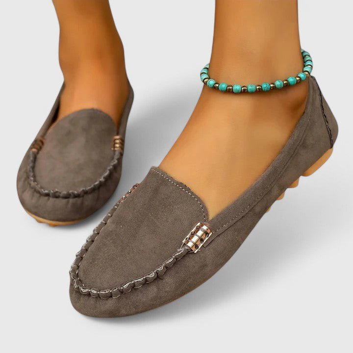 Elena | Mocasín turquesa con costuras decorativas