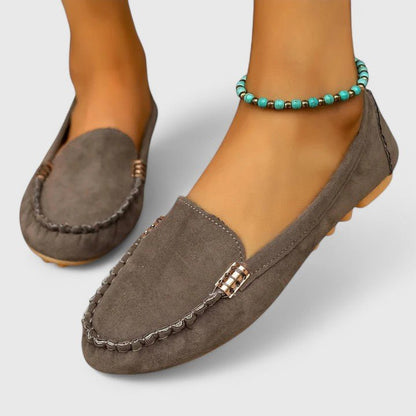 Elena | Mocasín turquesa con costuras decorativas