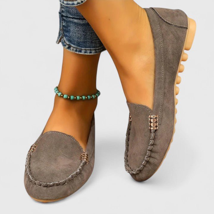 Elena | Mocasín turquesa con costuras decorativas