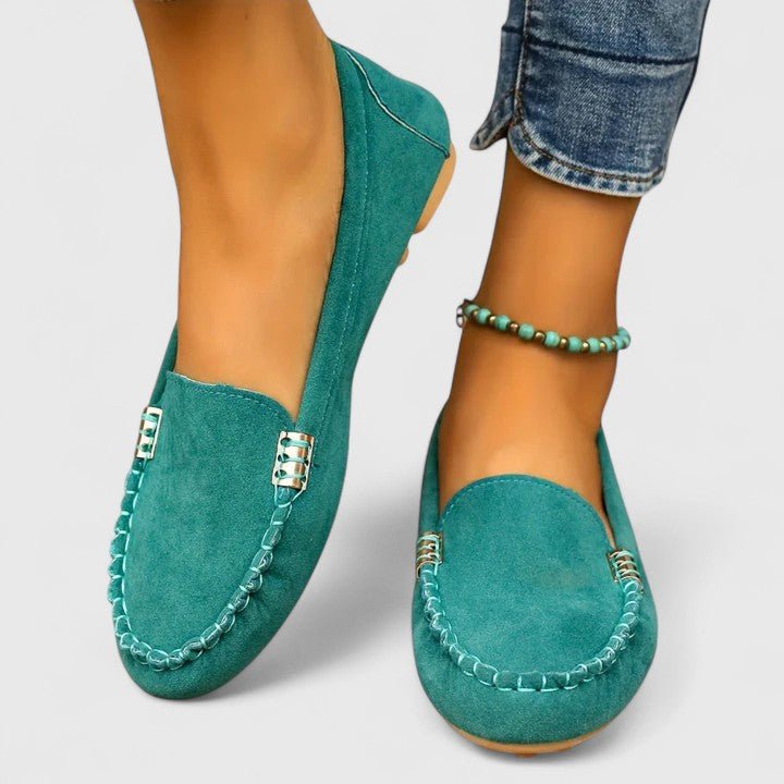 Elena | Mocasín turquesa con costuras decorativas