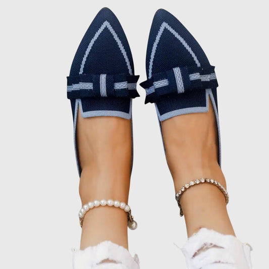 Verónica | Mocasín negro en punta con hebilla decorativa