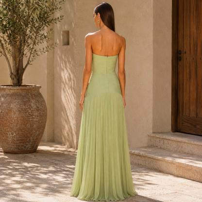 Vestido de hombros descubiertos con diseño elegante