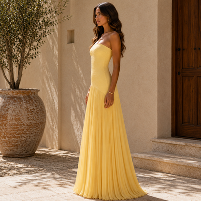 Vestido de hombros descubiertos con diseño elegante