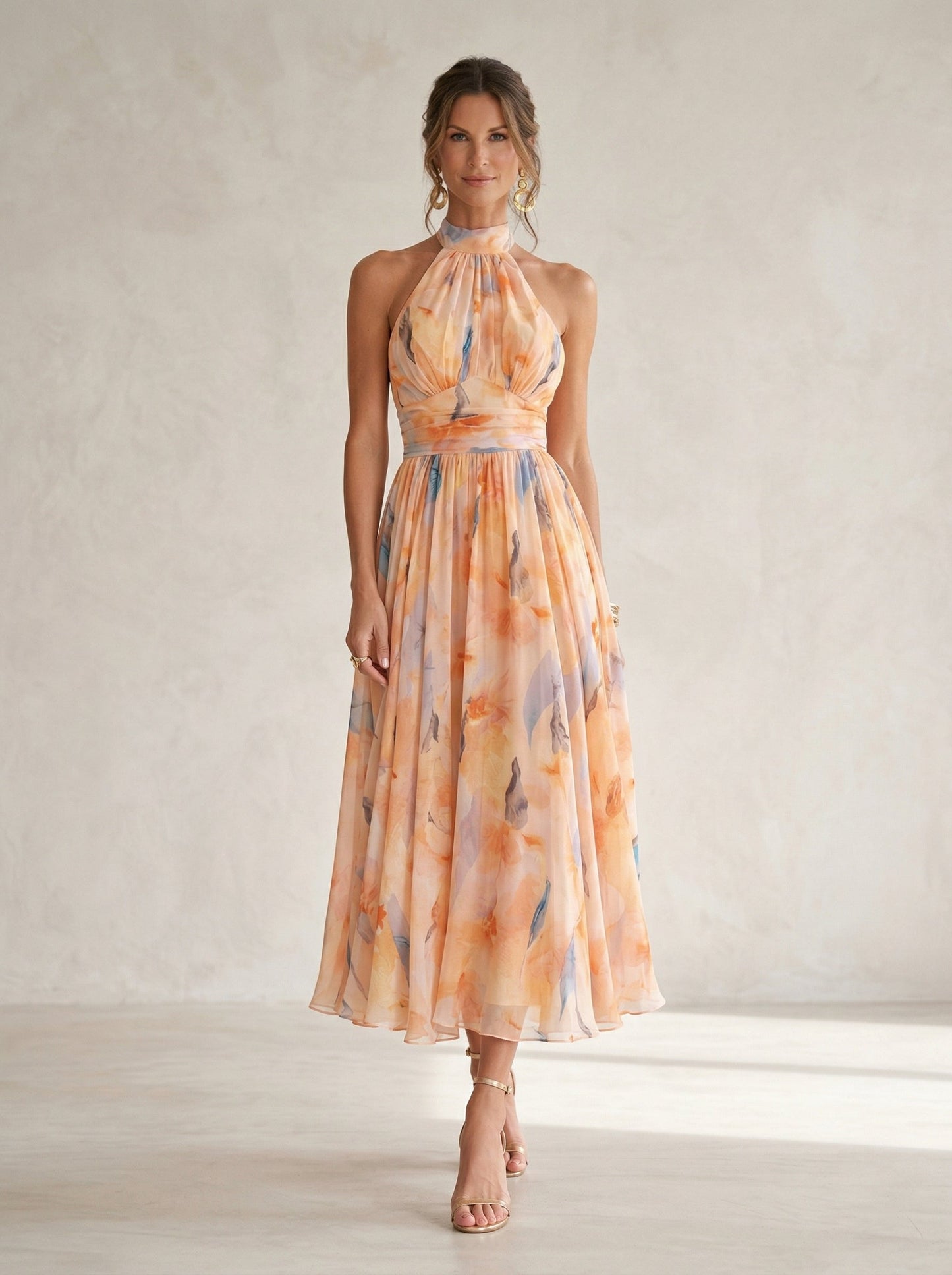 Vestido Halter con Estampado de Acuarela – Estilo Fresco y Elegante