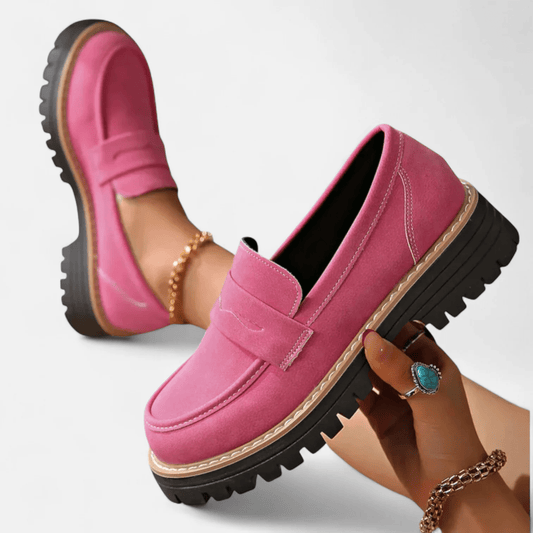 Sofía | Mocasín negro con suela track