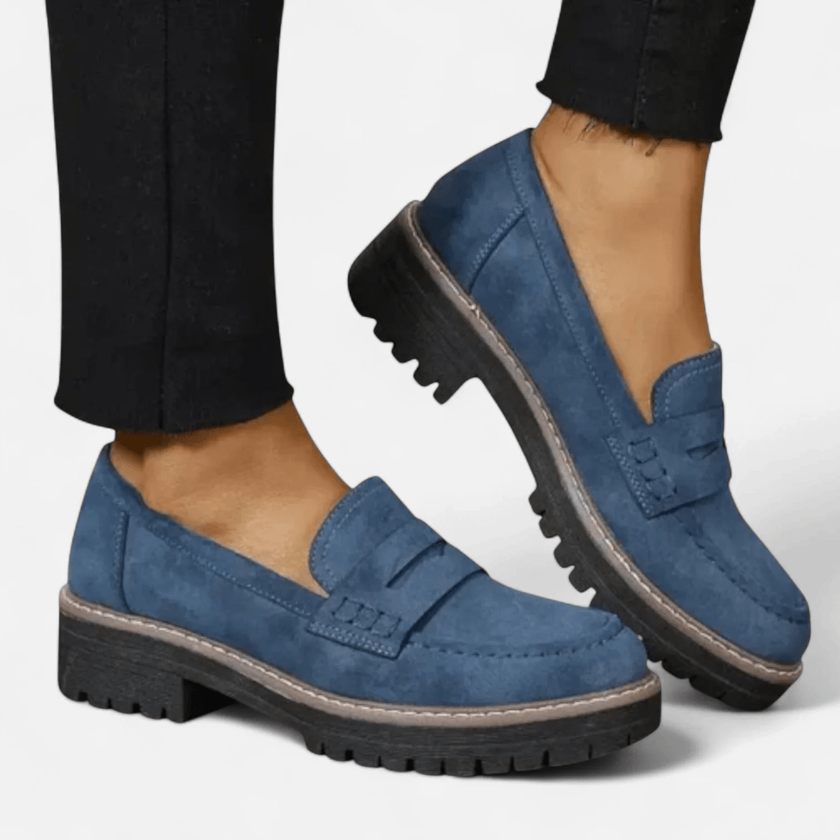 Sofía | Mocasín negro con suela track