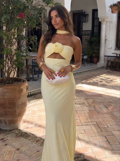 Vestido Maxi Halter con Detalle de Rosa Corsage