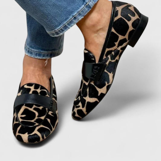 Hortensia | Mocasín con estampado animal y hebilla decorativa