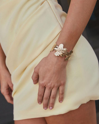 Pulsera de brazalete floral Love To Bloom