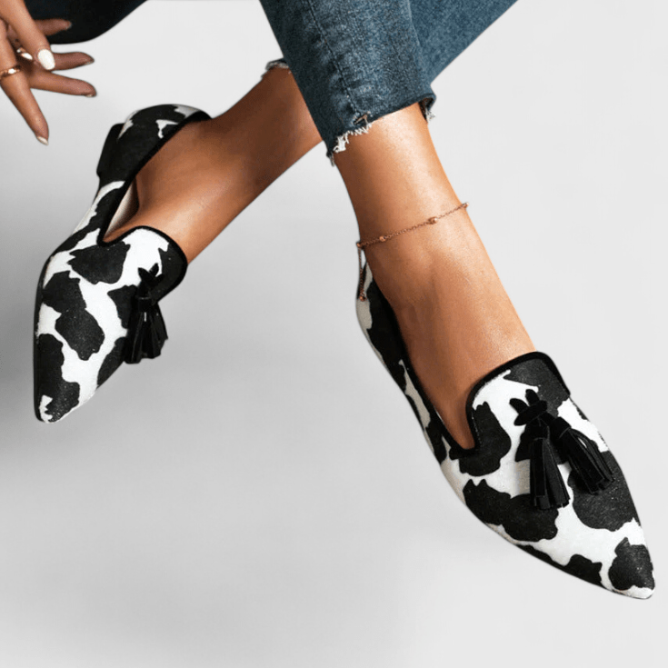 Lucía | Mocasín en punta con estampado gráfico y borlas