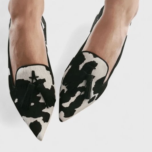 Lucía | Mocasín en punta con estampado gráfico y borlas