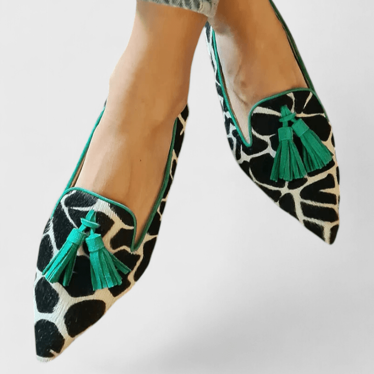 Lucía | Mocasín en punta con estampado gráfico y borlas