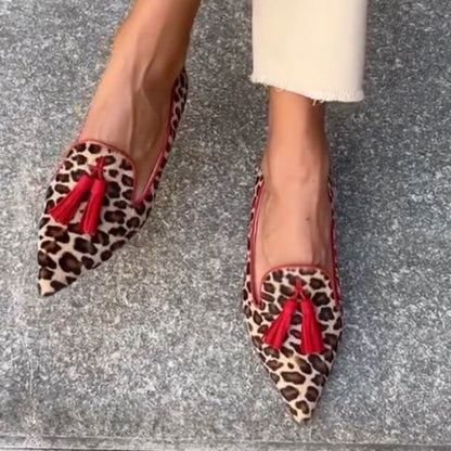 Lucía | Mocasín en punta con estampado gráfico y borlas