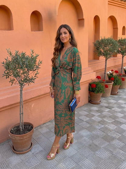 Vestido midi estampado elegante y versátil
