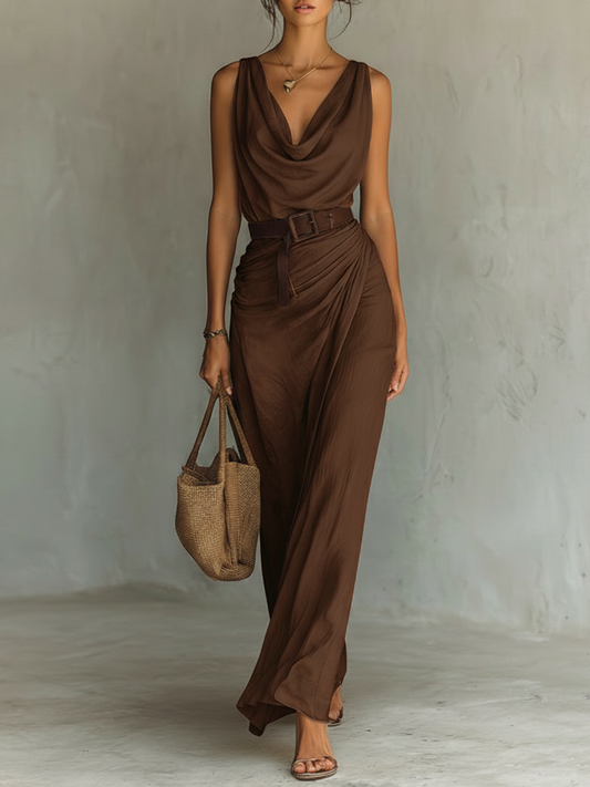 Vestido maxi minimalista sin mangas con cuello vuelto y cinturón