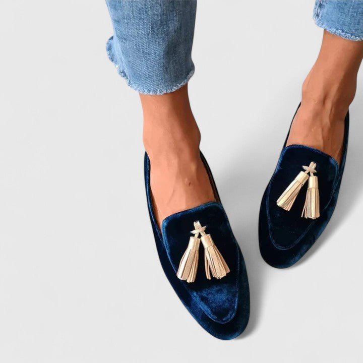 Claudia | Mocasín azul marino de terciopelo con borlas