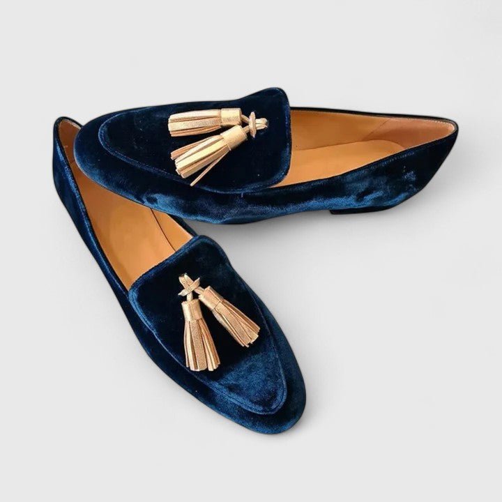 Claudia | Mocasín azul marino de terciopelo con borlas