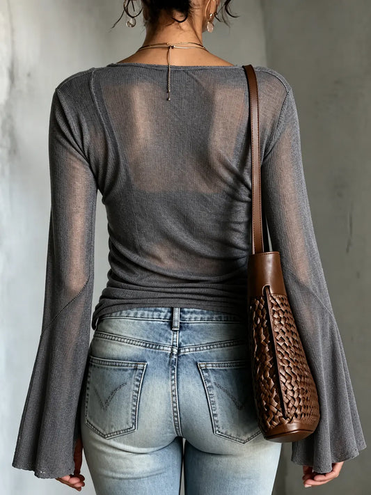 Top envolvente de malla transparente con mangas acampanadas