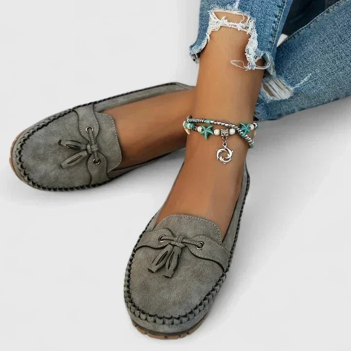 Gloria | Mocasín azul marino con lazo decorativo